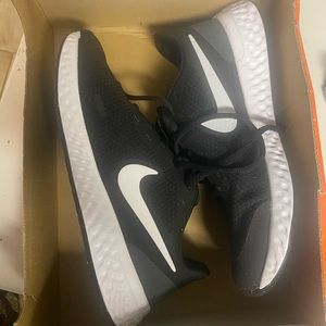 NEW NIKE Boys sneakers size 4